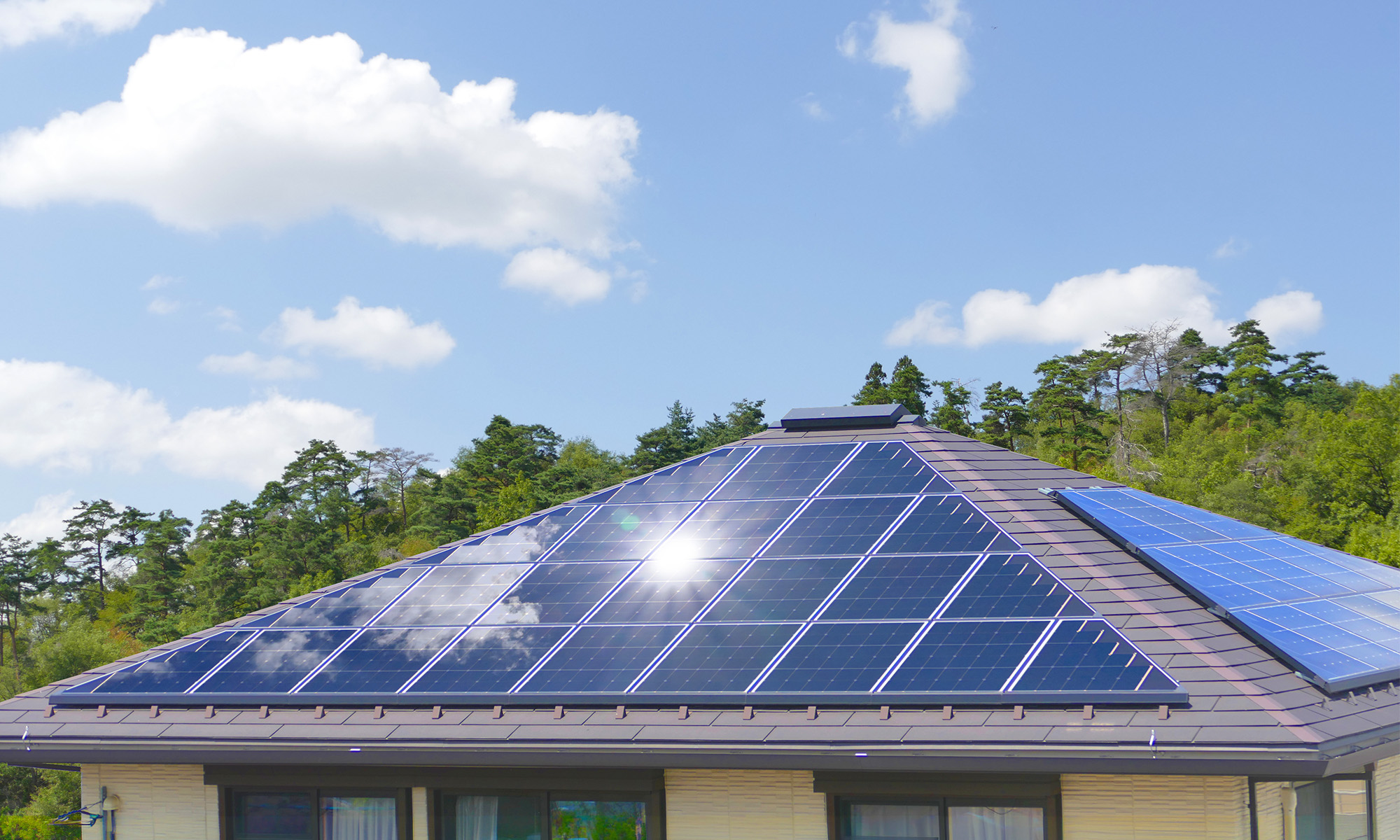 太陽光パネルを設置した住宅
